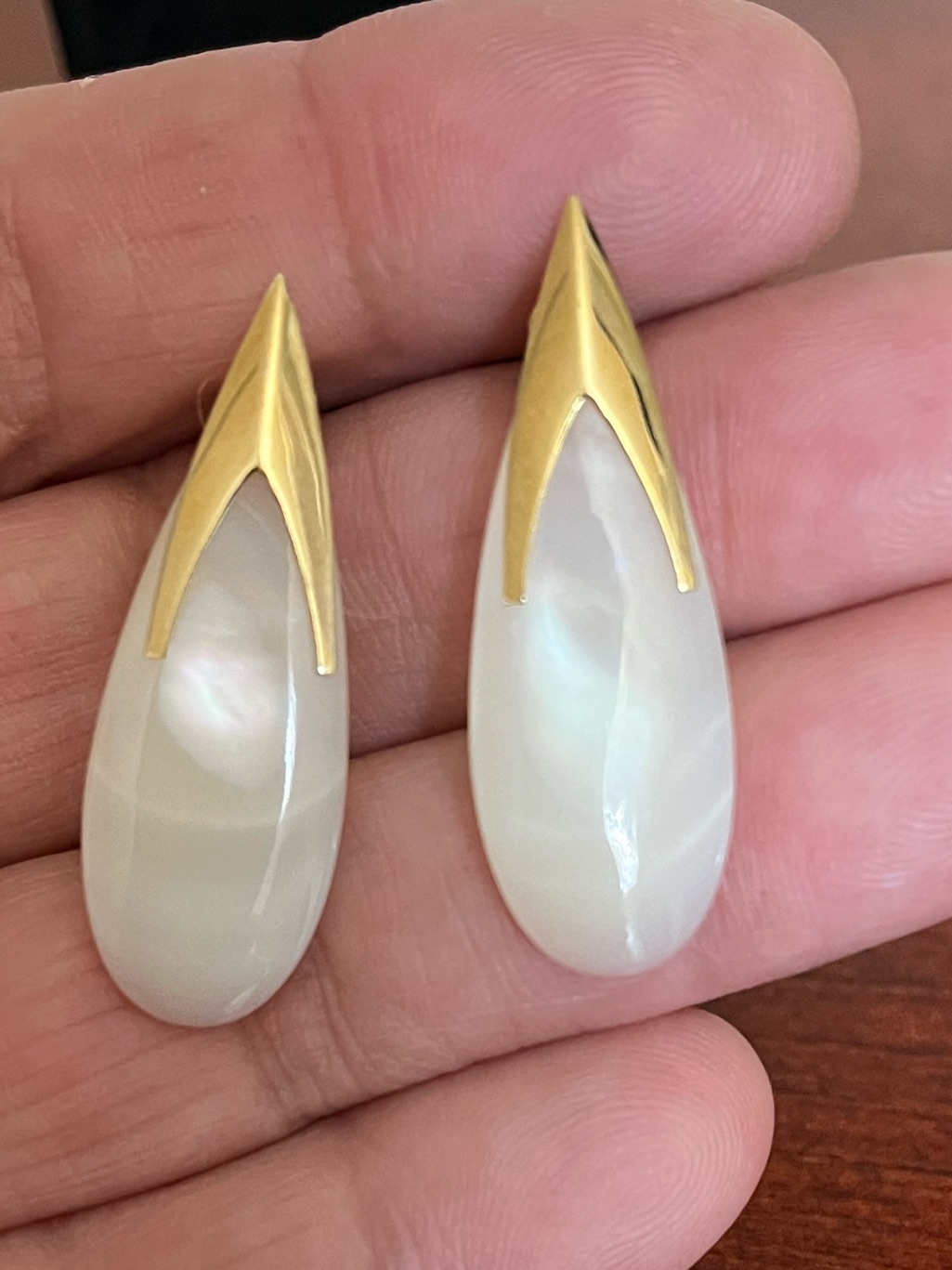 14 Kt Gold Teardrop Mother Of Pearl Earrings 14 Kt Gold Teardrop Mother Of Pearl Earrings